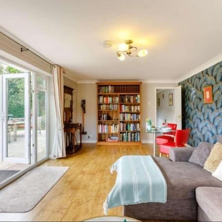 Vila The Nook Located In A Beautiful Garden Setting With Parking Stratford-upon-Avon Exteriér fotografie