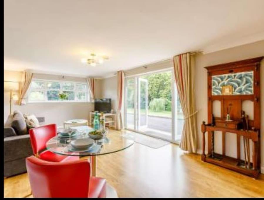 Vila The Nook Located In A Beautiful Garden Setting With Parking Stratford-upon-Avon Exteriér fotografie