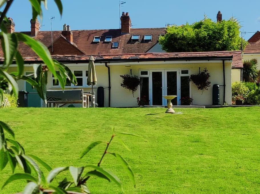 Vila The Nook Located In A Beautiful Garden Setting With Parking Stratford-upon-Avon Exteriér fotografie